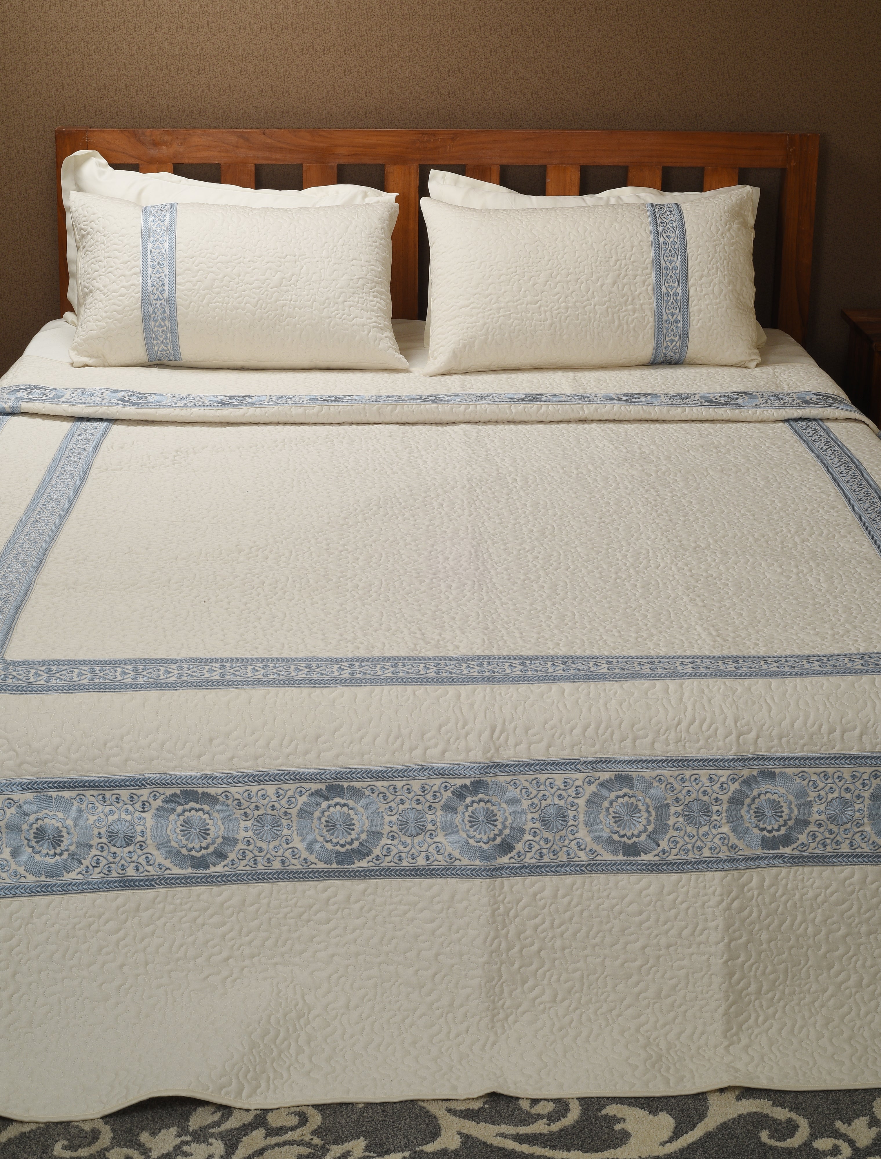 Luxe embellishment Blue