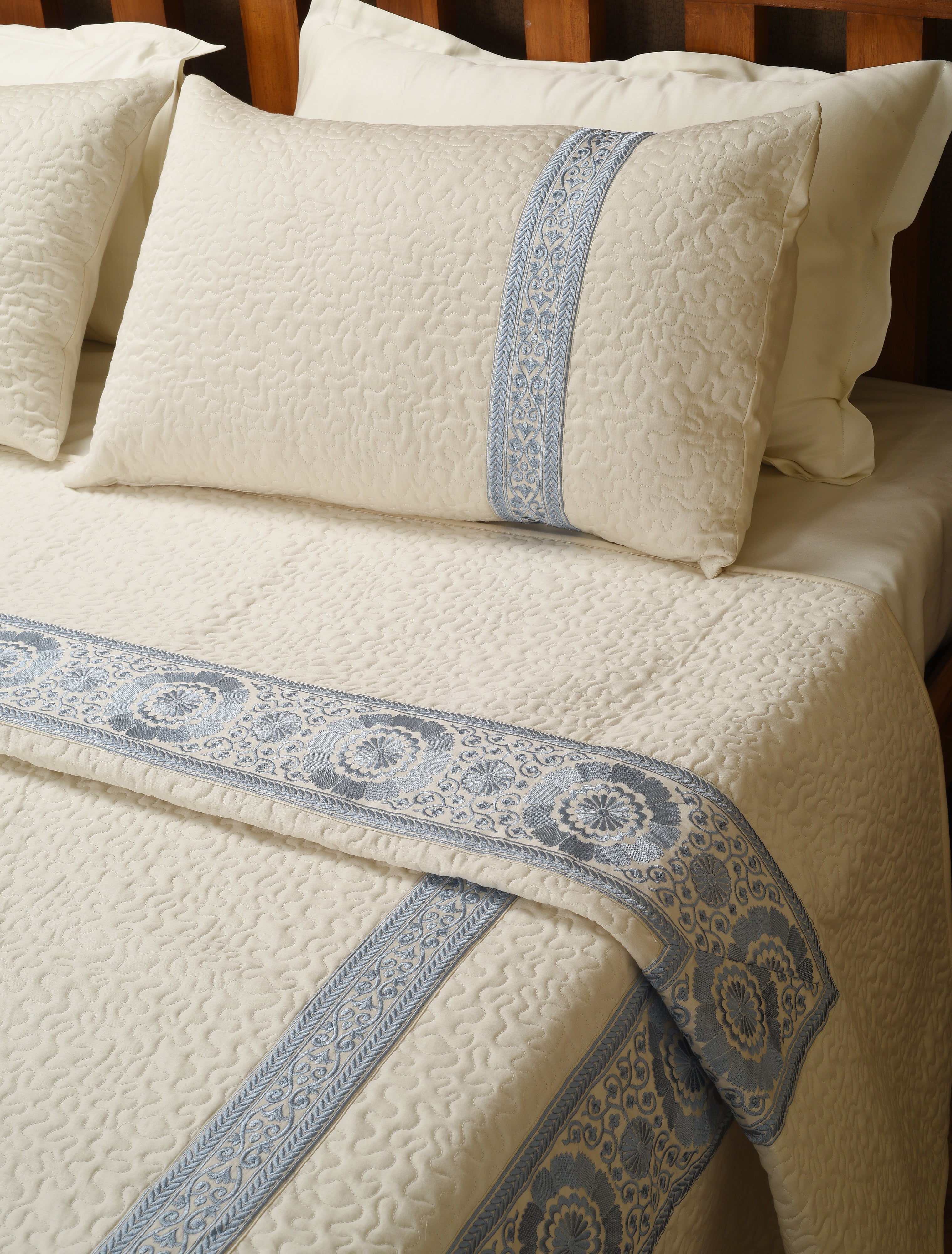 Luxe embellishment Blue